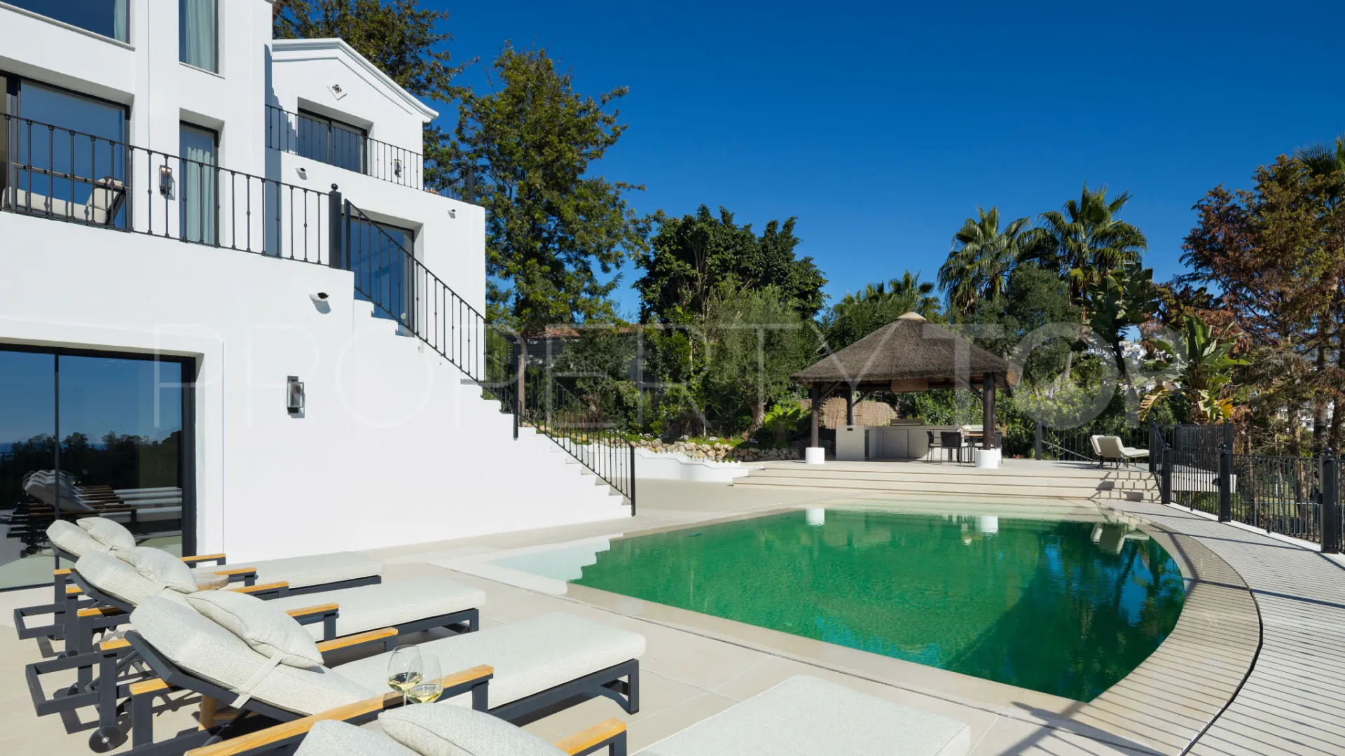 Se vende villa en Los Arqueros de 5 dormitorios