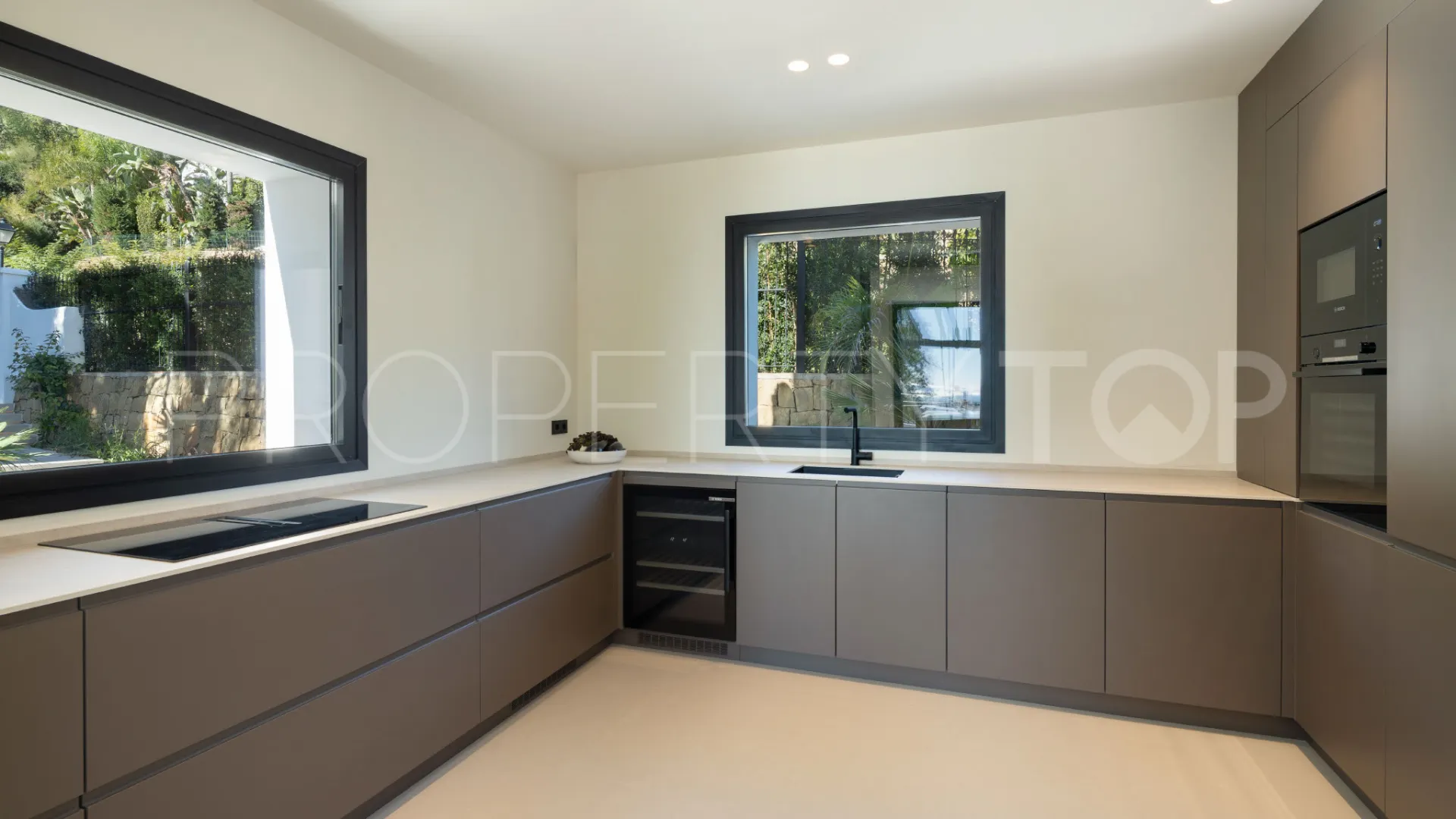 Se vende villa en Los Arqueros de 5 dormitorios