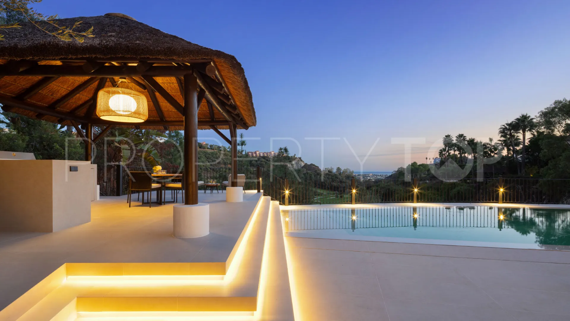 Se vende villa en Los Arqueros de 5 dormitorios
