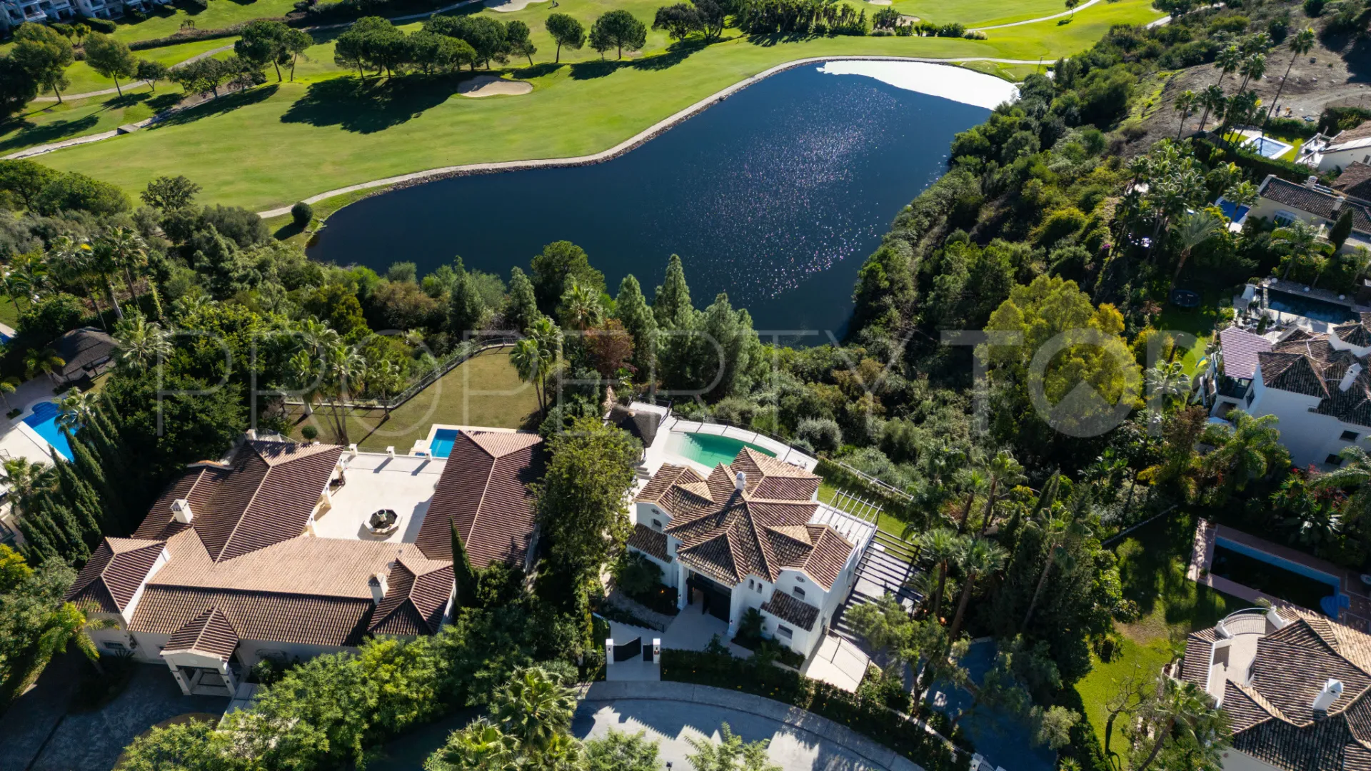 Se vende villa en Los Arqueros de 5 dormitorios
