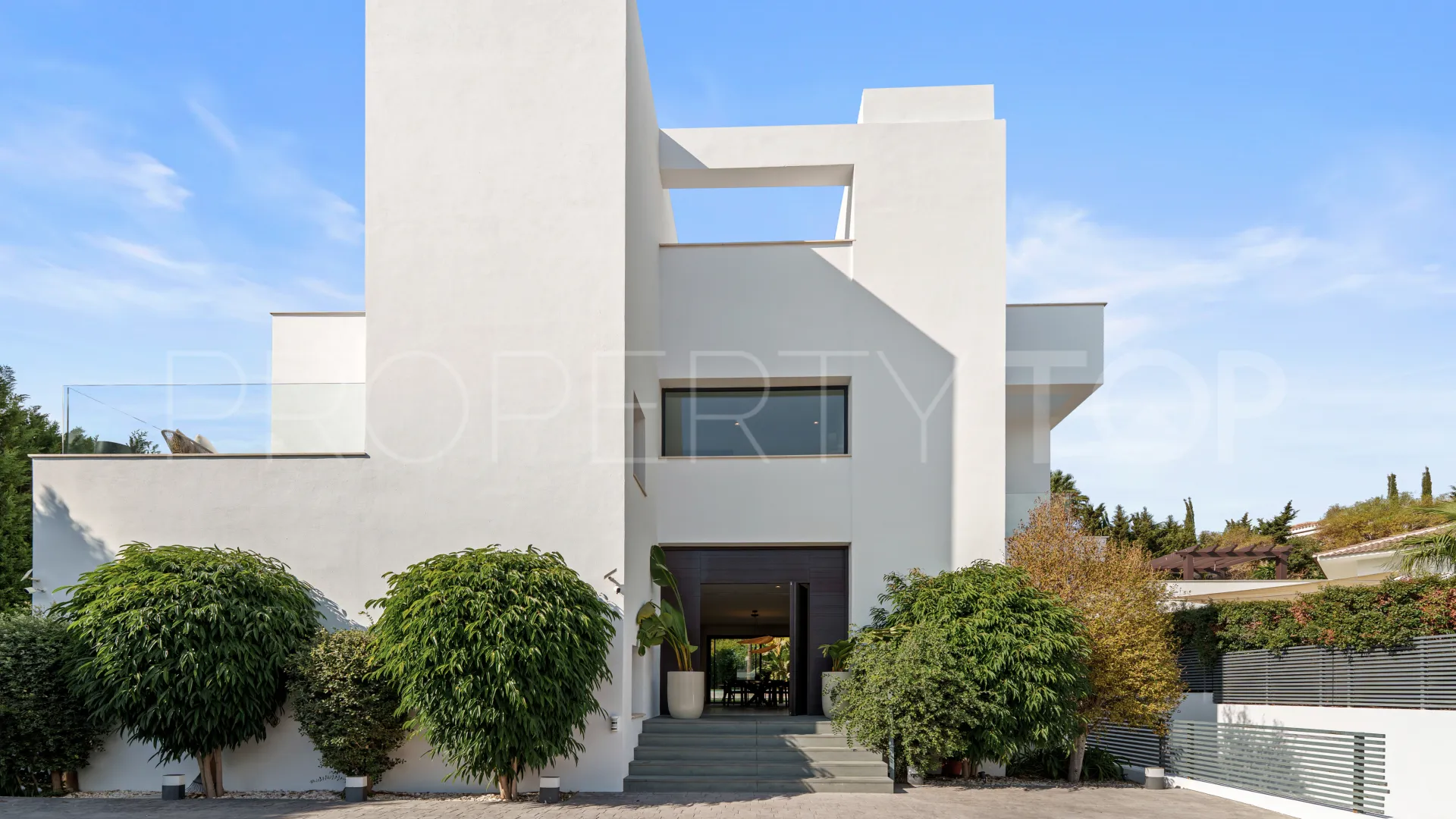Se vende villa en Nueva Andalucia de 5 dormitorios