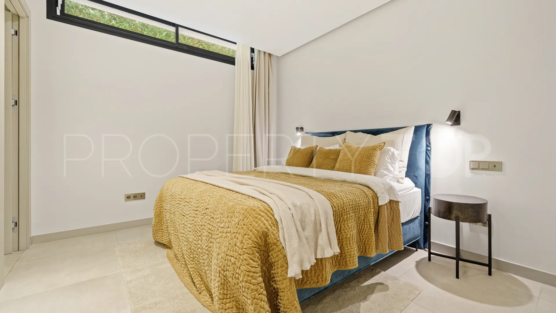 Se vende villa en Nueva Andalucia de 5 dormitorios