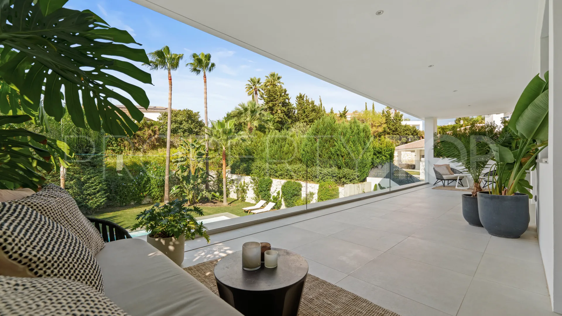 Se vende villa en Nueva Andalucia de 5 dormitorios