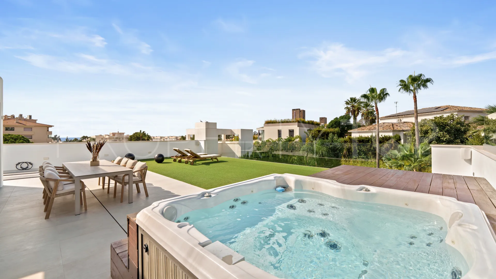 Se vende villa en Nueva Andalucia de 5 dormitorios
