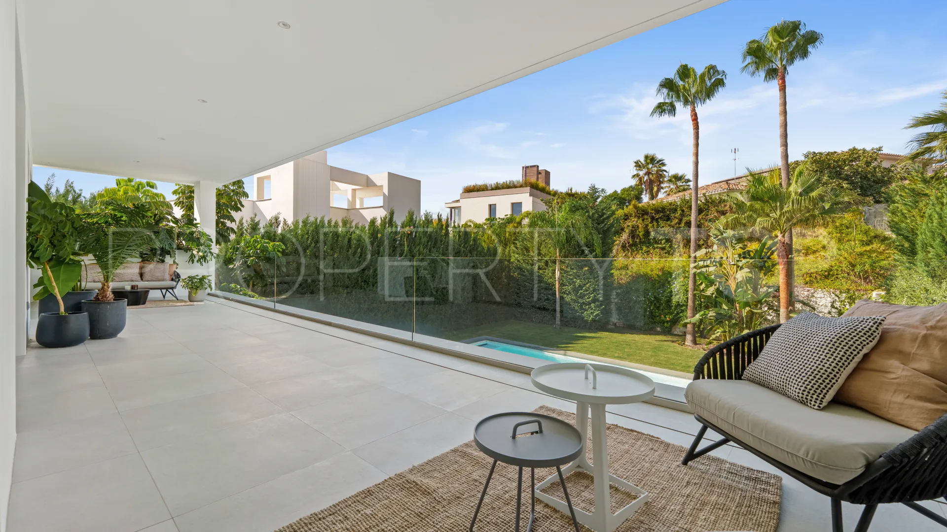 Se vende villa en Nueva Andalucia de 5 dormitorios
