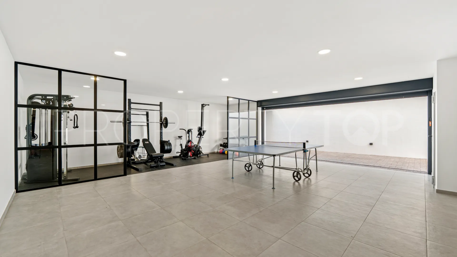 Se vende villa en Nueva Andalucia de 5 dormitorios