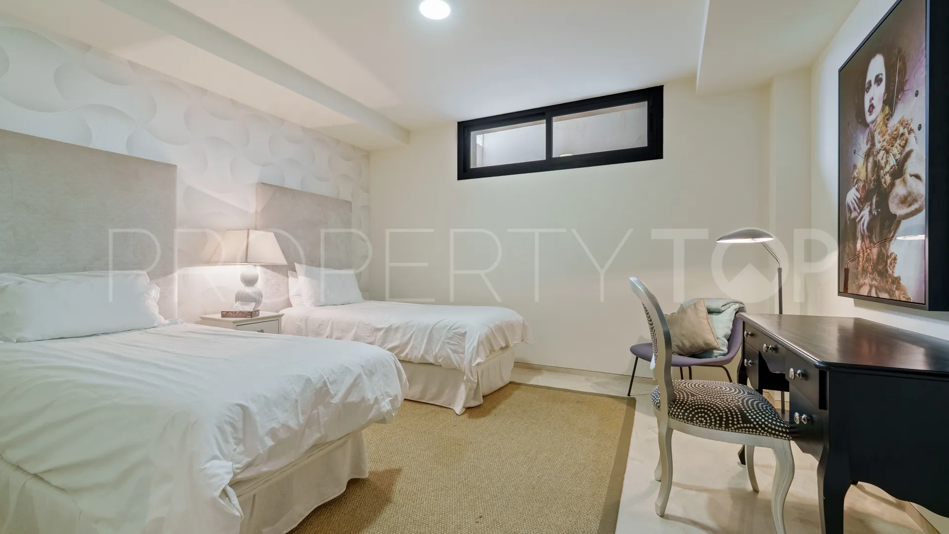 Villa with 6 bedrooms for sale in Nueva Andalucia