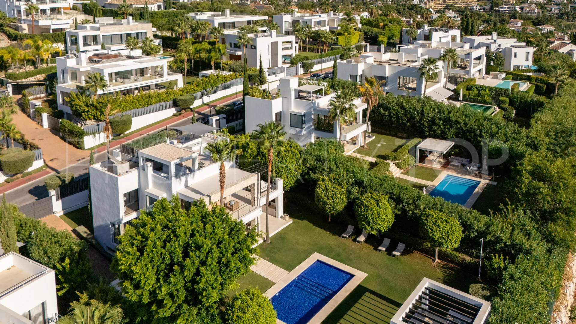 Villa with 6 bedrooms for sale in Nueva Andalucia