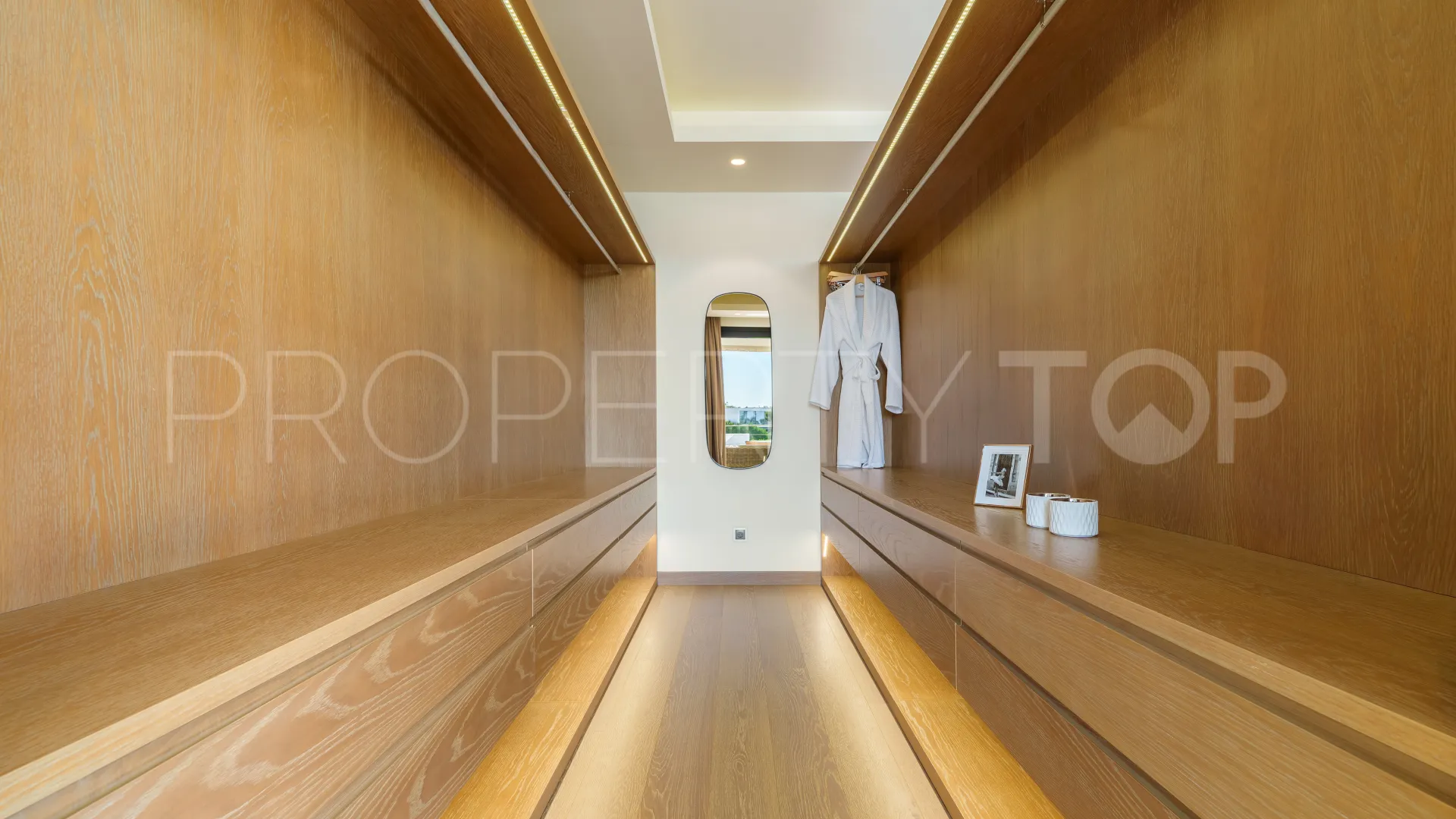 Villa with 6 bedrooms for sale in Nueva Andalucia