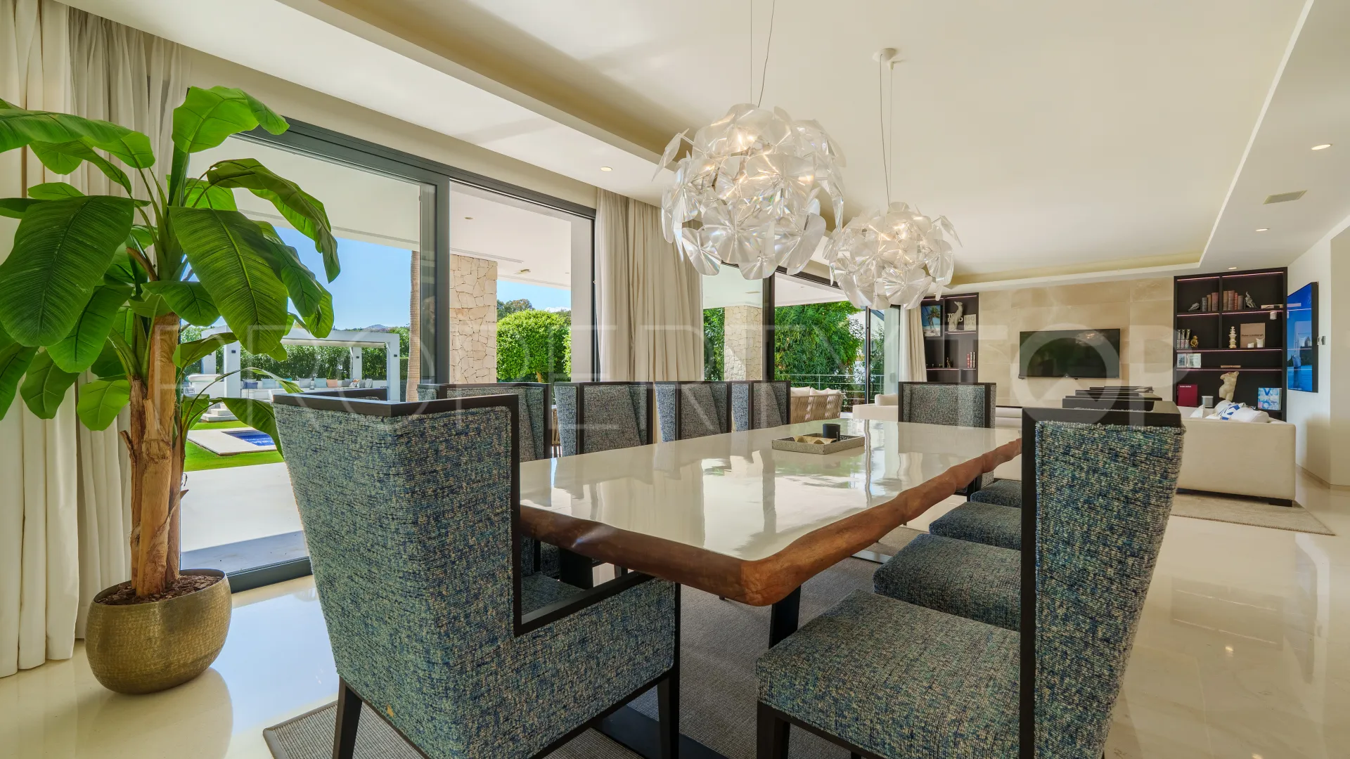 Villa with 6 bedrooms for sale in Nueva Andalucia