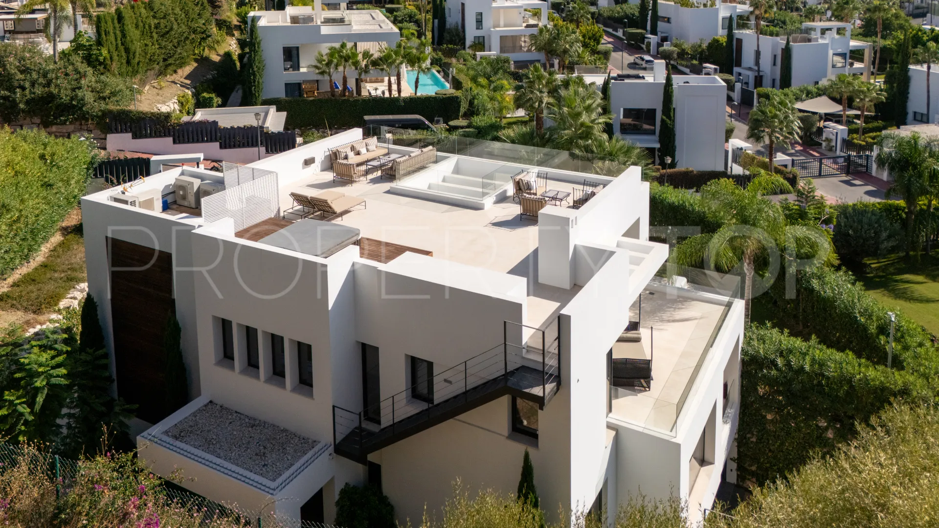 Villa en venta de 6 dormitorios en Nueva Andalucia