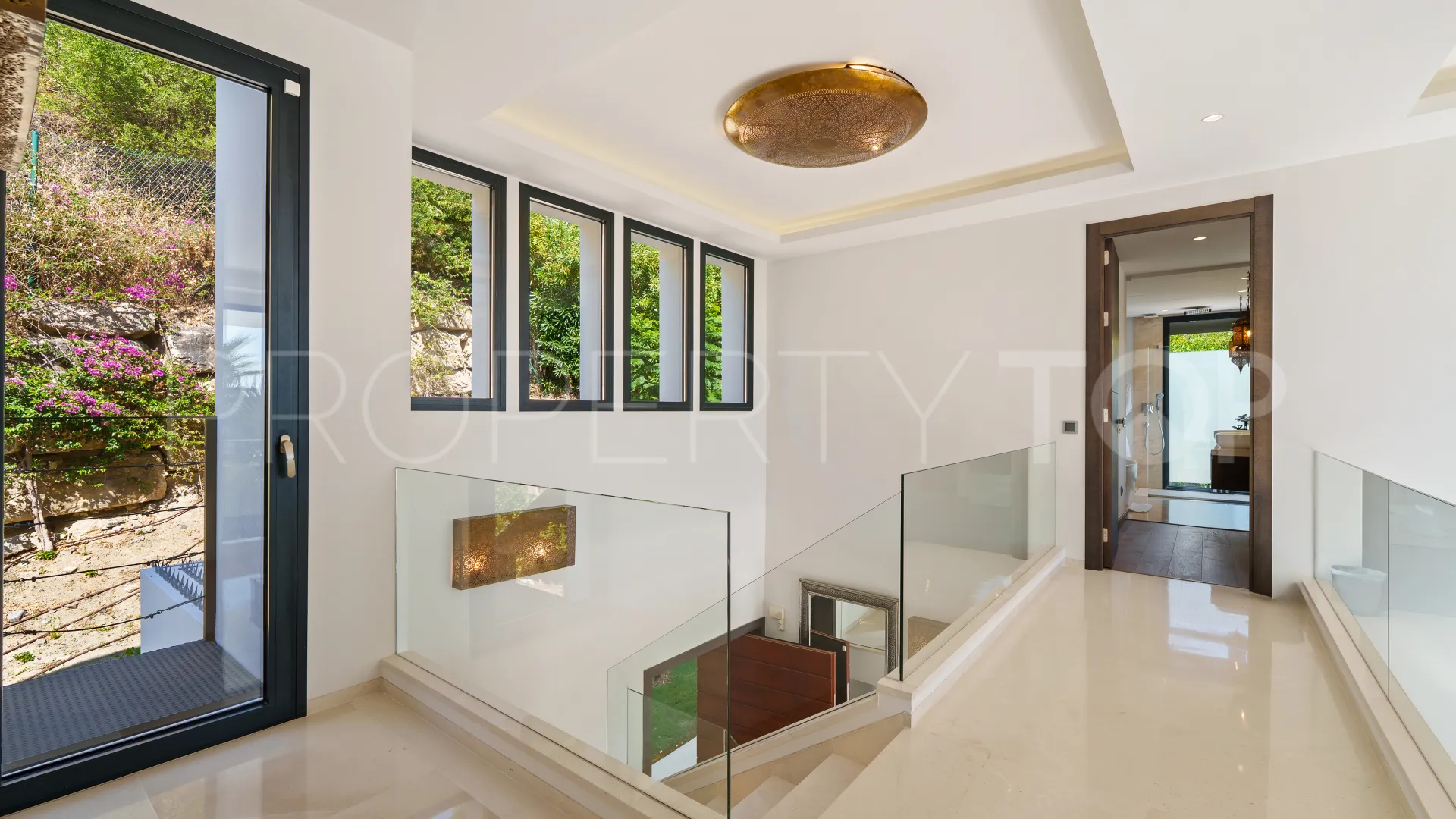 Villa en venta de 6 dormitorios en Nueva Andalucia