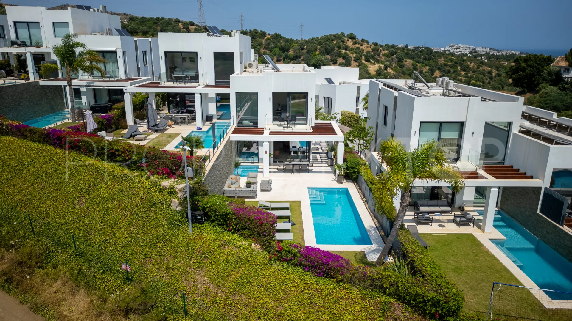 Semi detached villa for sale in Cabopino with 5 bedrooms