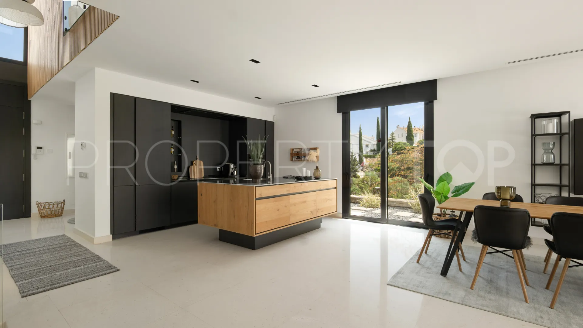 Semi detached villa for sale in Cabopino with 5 bedrooms