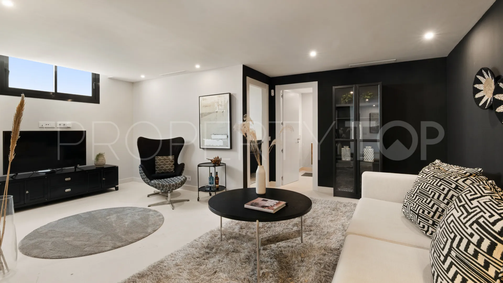 Semi detached villa for sale in Cabopino with 5 bedrooms