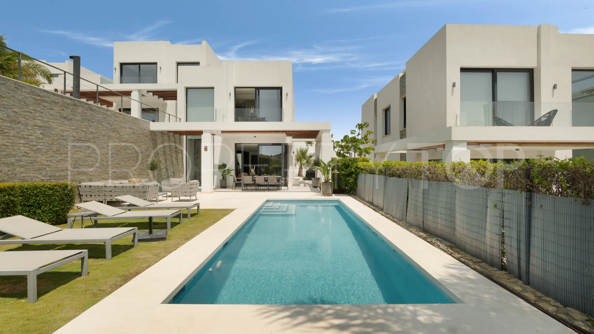 Semi detached villa for sale in Cabopino with 5 bedrooms