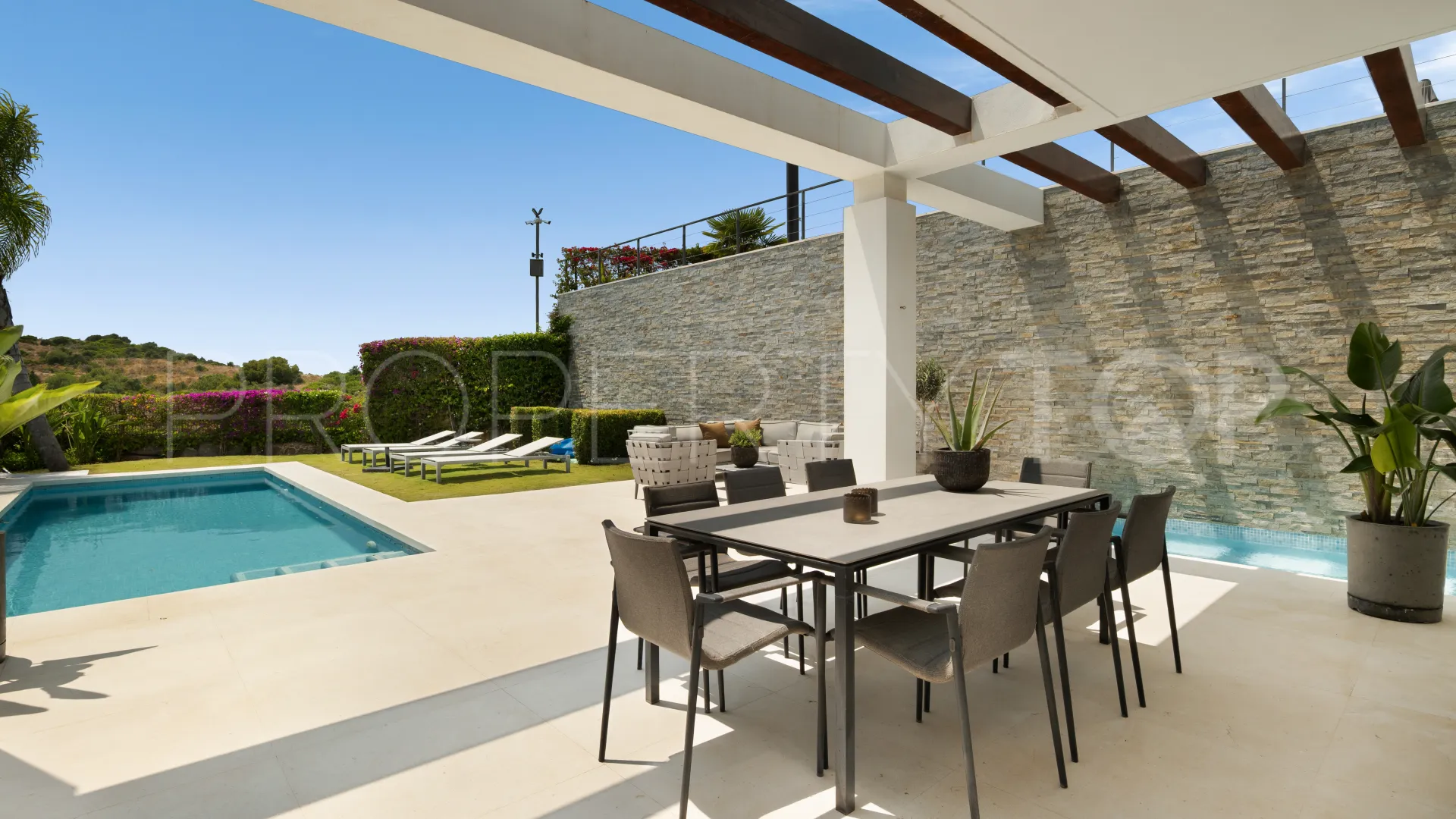 Semi detached villa for sale in Cabopino with 5 bedrooms
