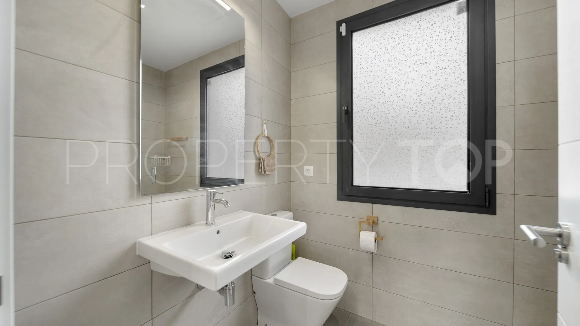 Pareado a la venta en Riviera del Sol con 4 dormitorios