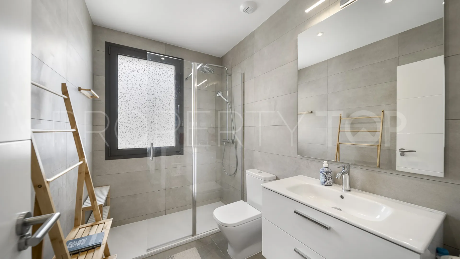 Pareado a la venta en Riviera del Sol con 4 dormitorios