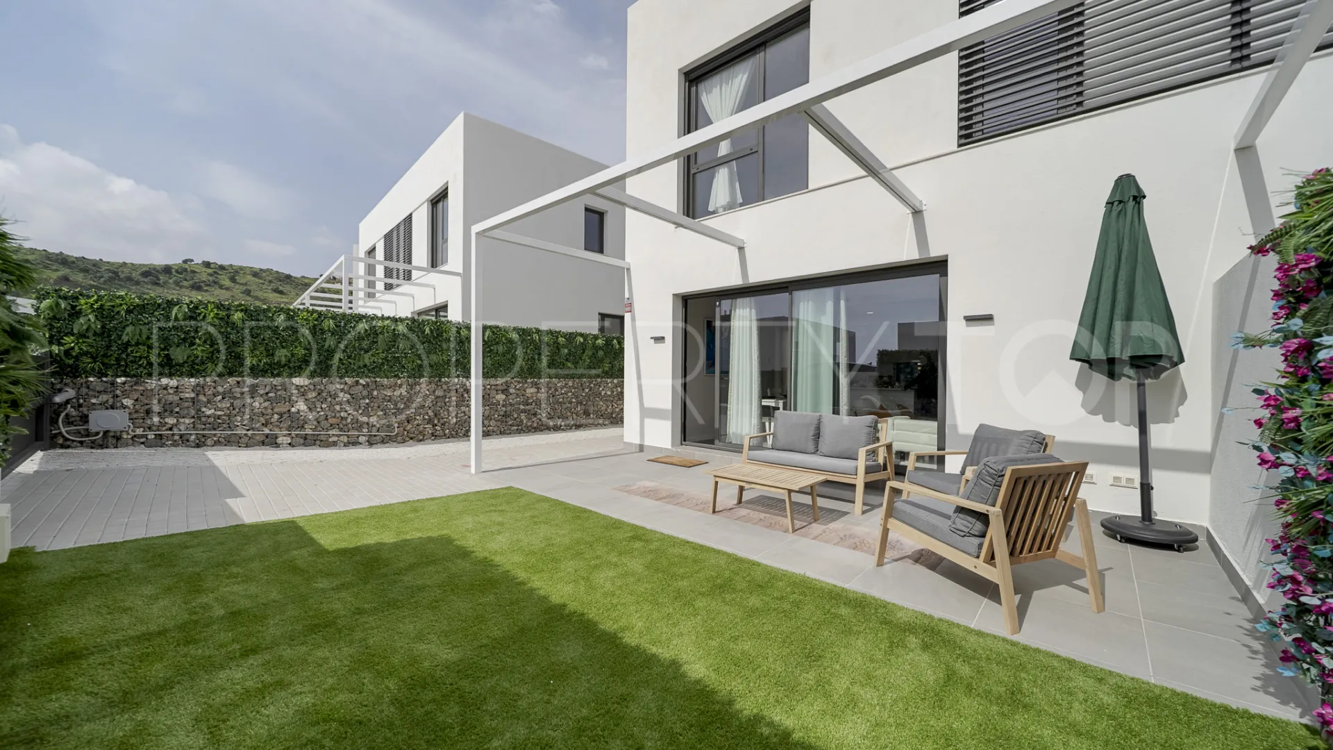 Pareado a la venta en Riviera del Sol con 4 dormitorios