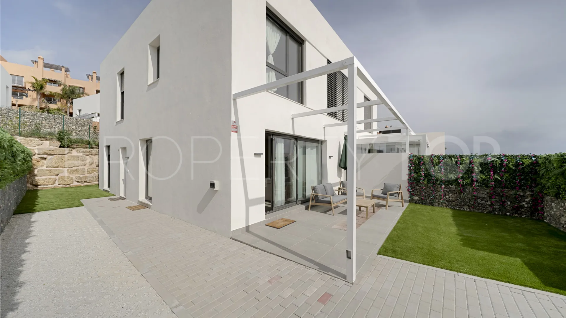 Pareado a la venta en Riviera del Sol con 4 dormitorios