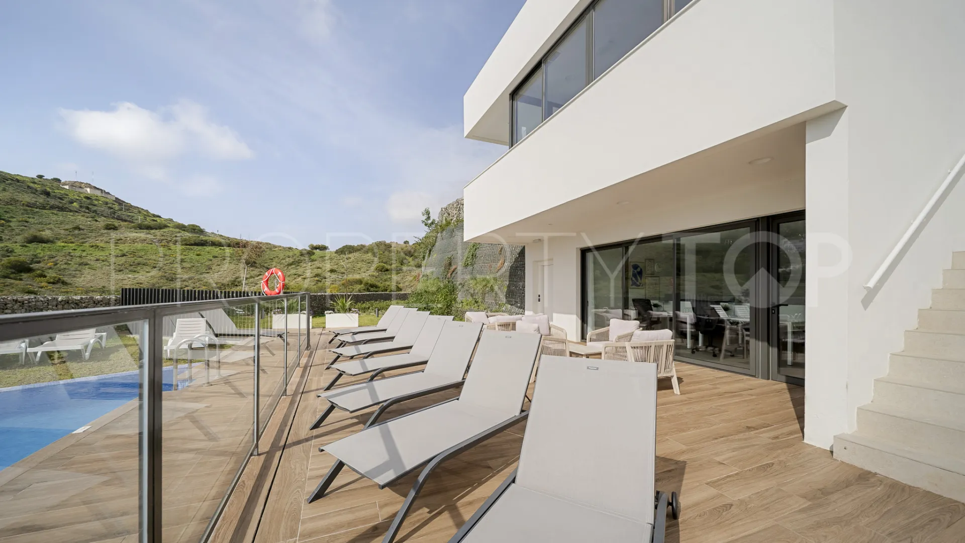Pareado a la venta en Riviera del Sol con 4 dormitorios