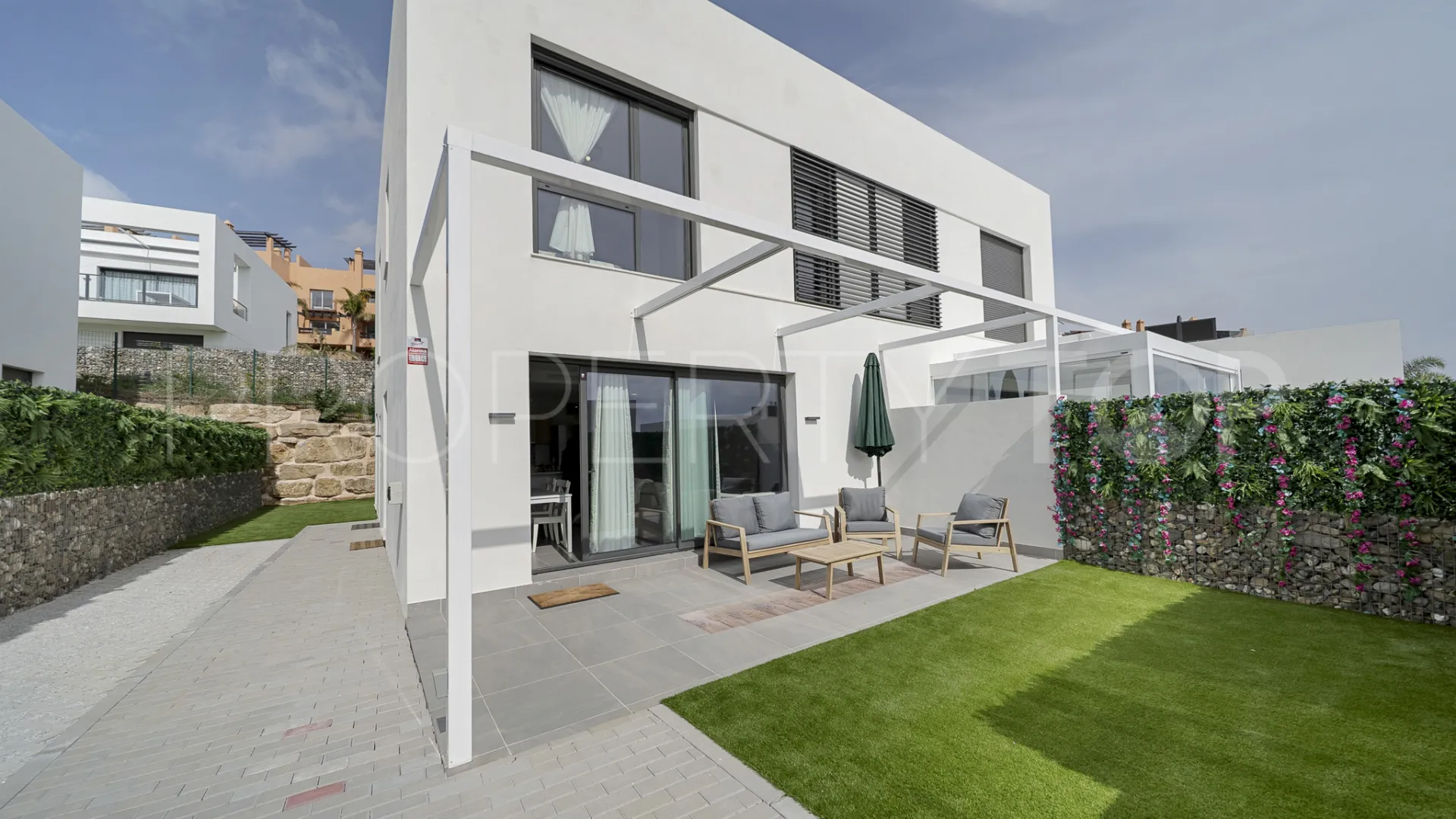 Pareado a la venta en Riviera del Sol con 4 dormitorios