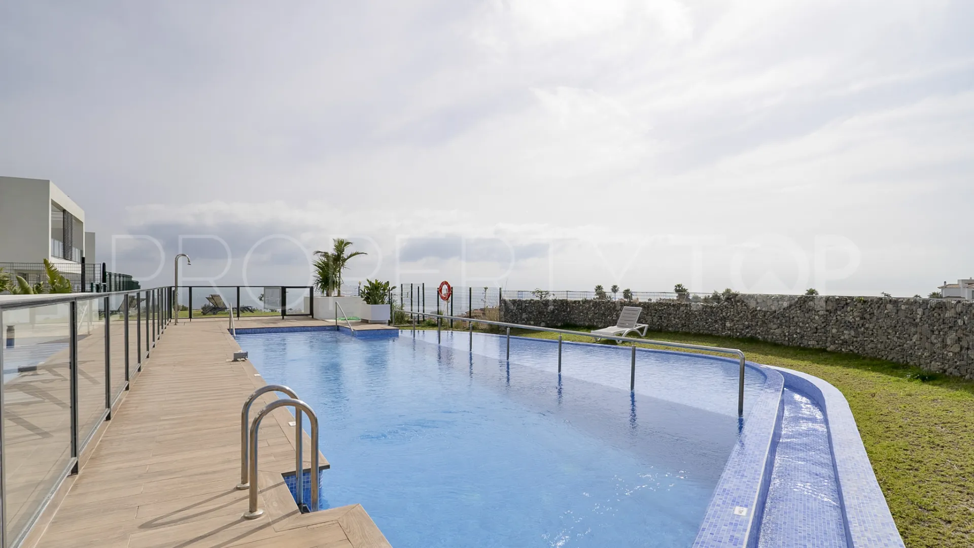 Pareado a la venta en Riviera del Sol con 4 dormitorios
