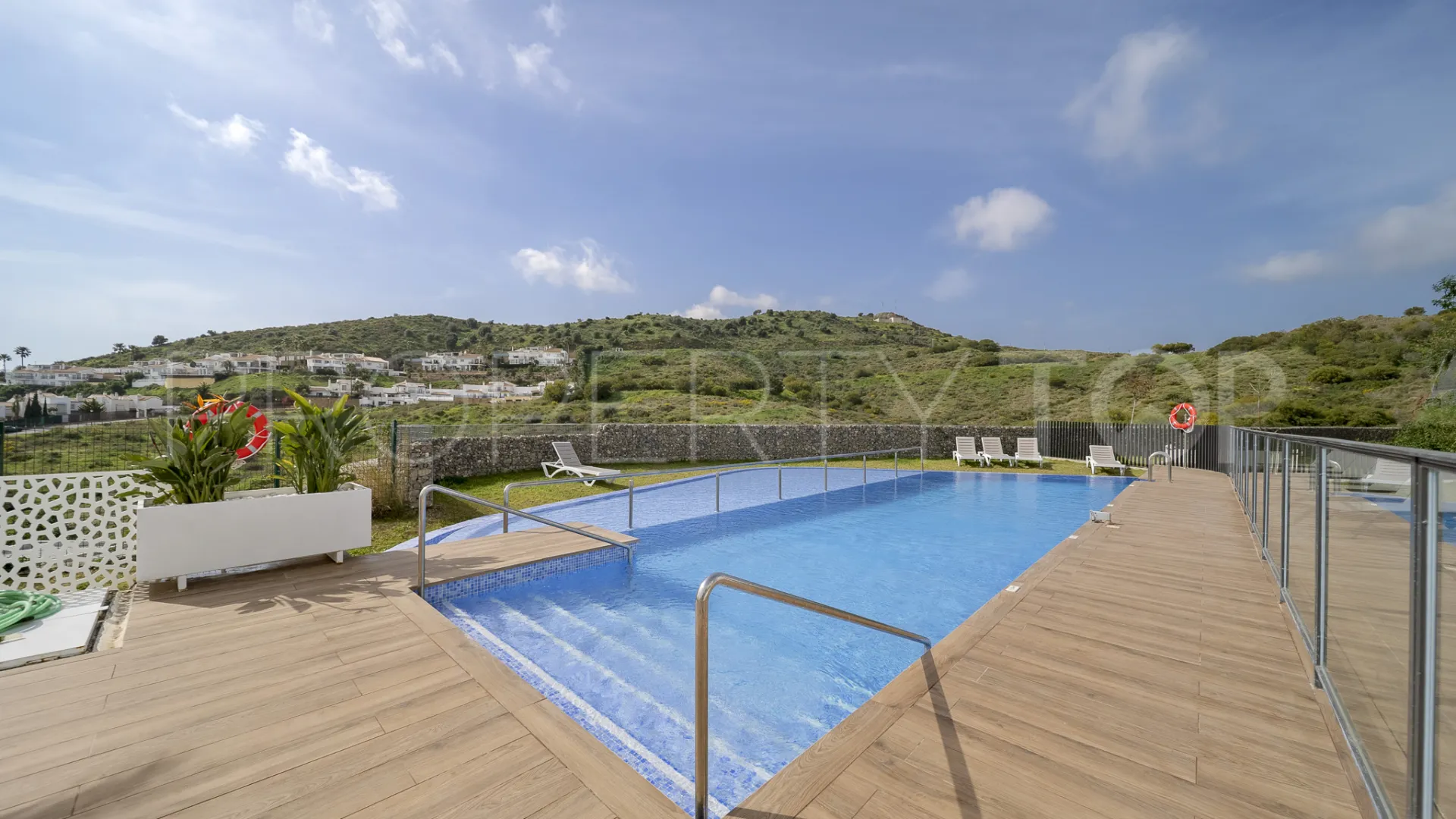 Pareado a la venta en Riviera del Sol con 4 dormitorios