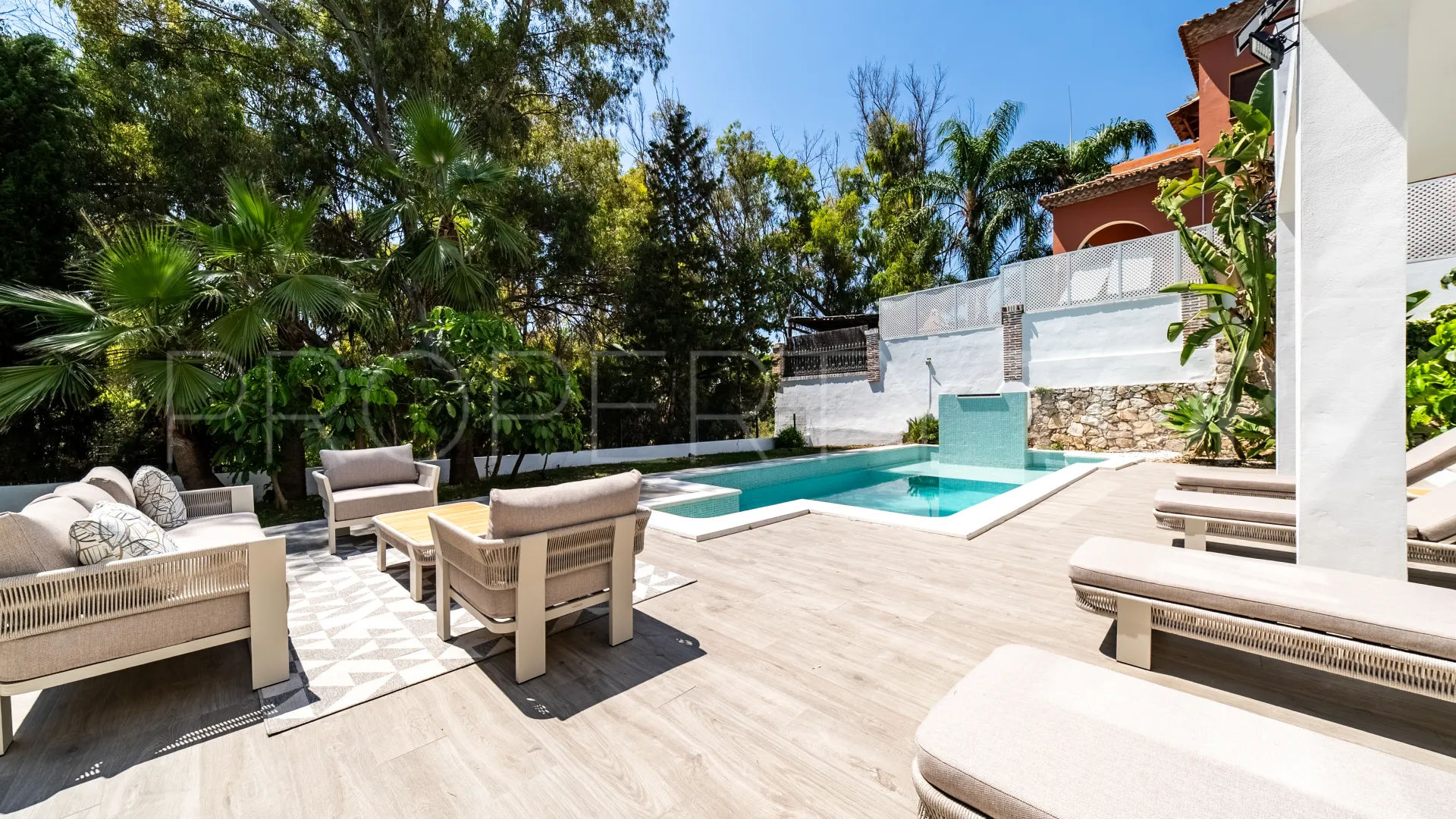 Villa for sale in Nueva Andalucia with 4 bedrooms