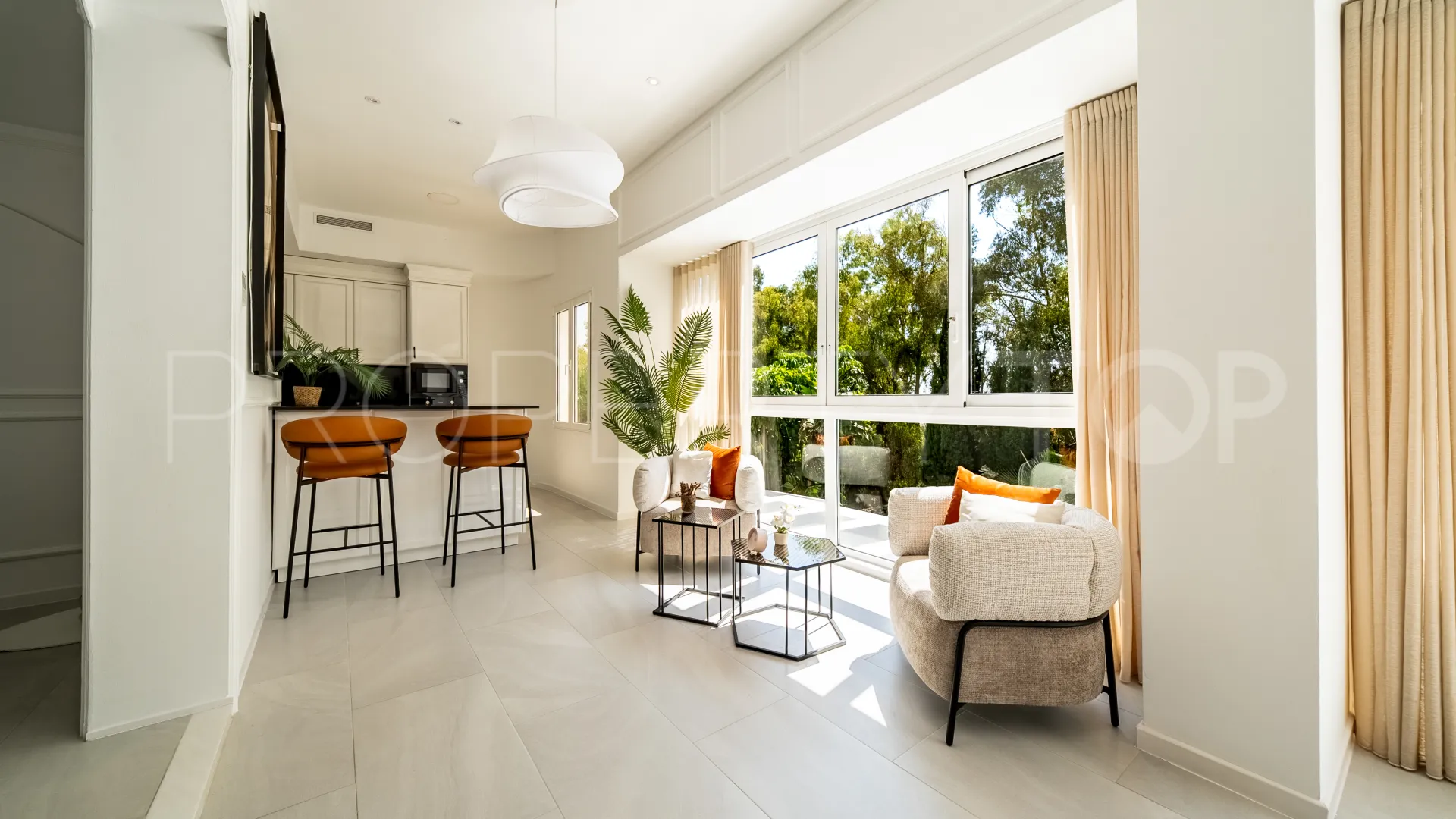 Villa for sale in Nueva Andalucia with 4 bedrooms