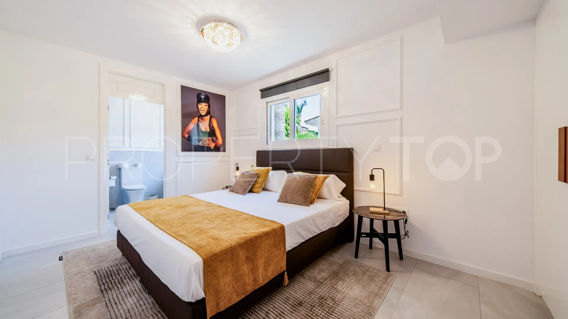 Villa for sale in Nueva Andalucia with 4 bedrooms