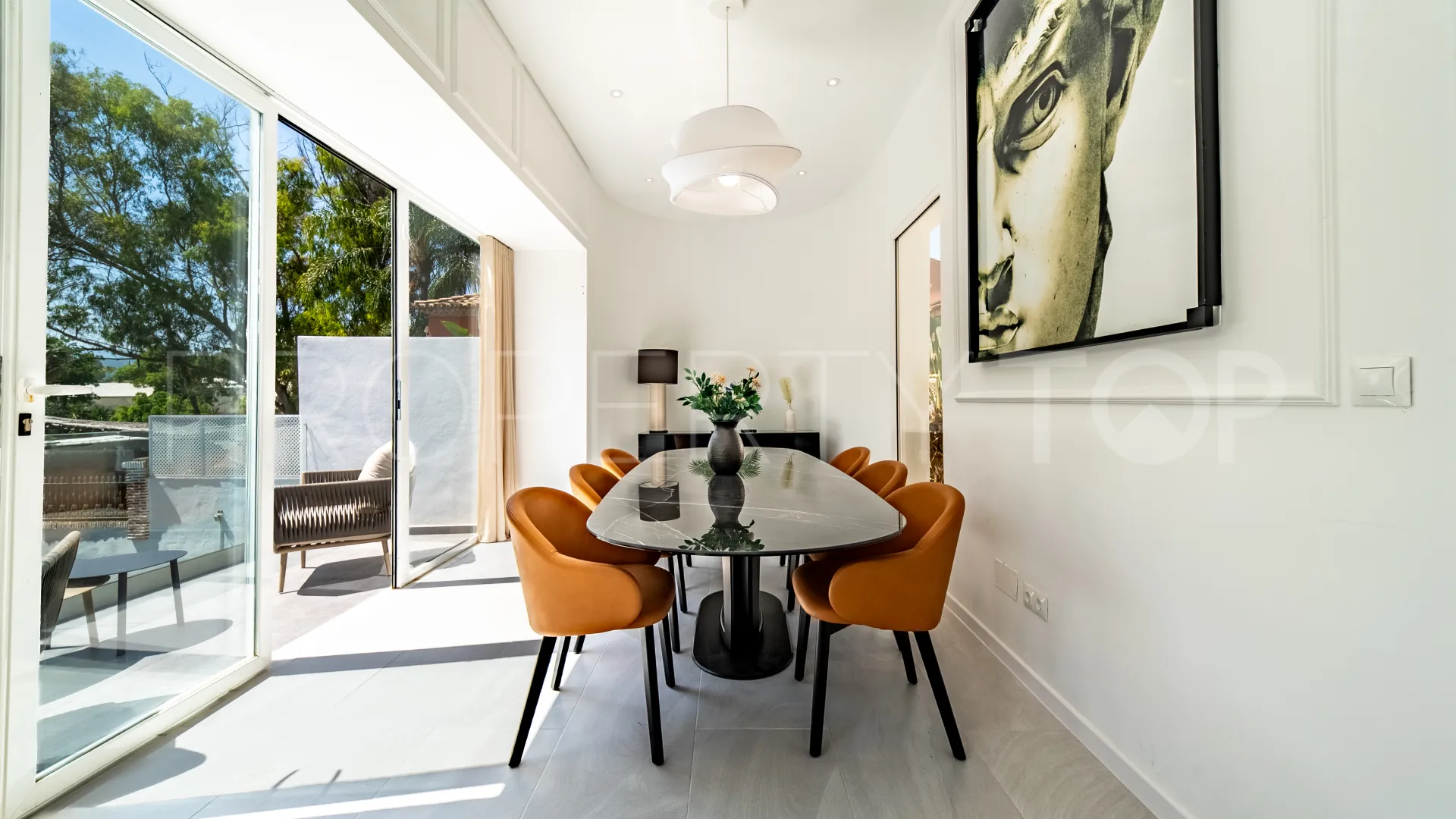 Villa for sale in Nueva Andalucia with 4 bedrooms