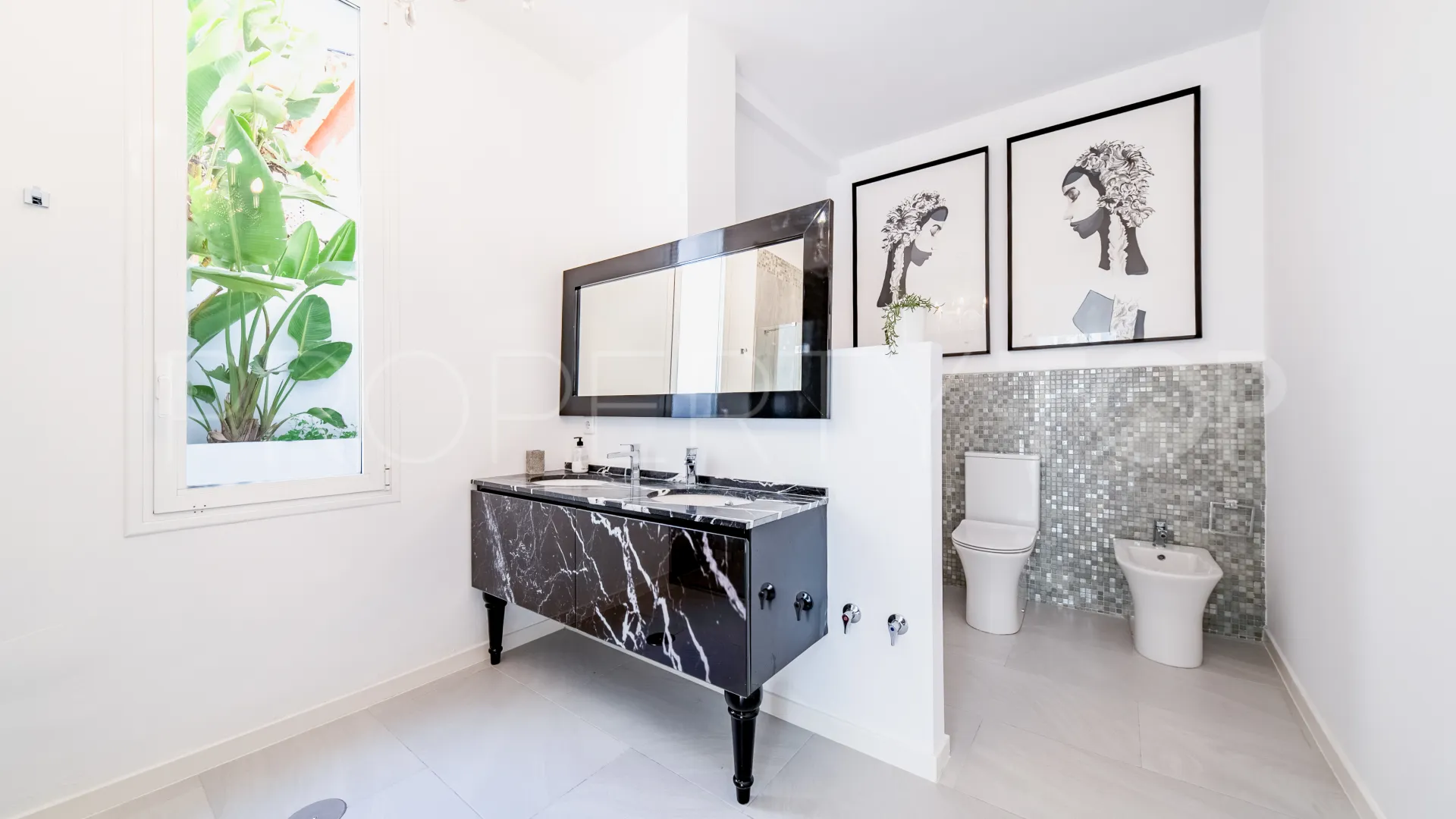 Villa for sale in Nueva Andalucia with 4 bedrooms