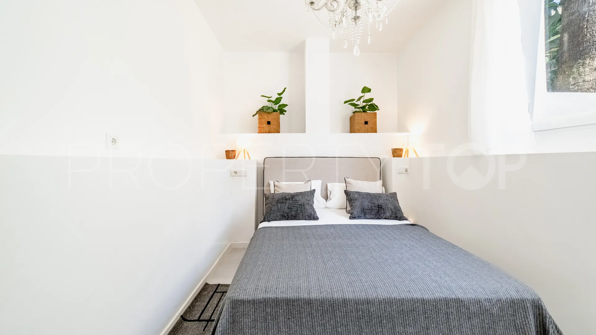 Villa for sale in Nueva Andalucia with 4 bedrooms