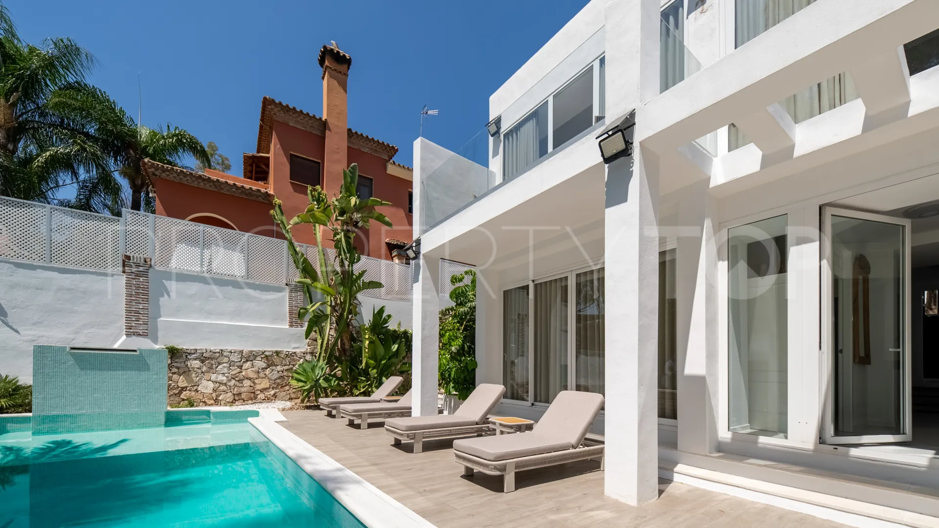 Villa for sale in Nueva Andalucia with 4 bedrooms