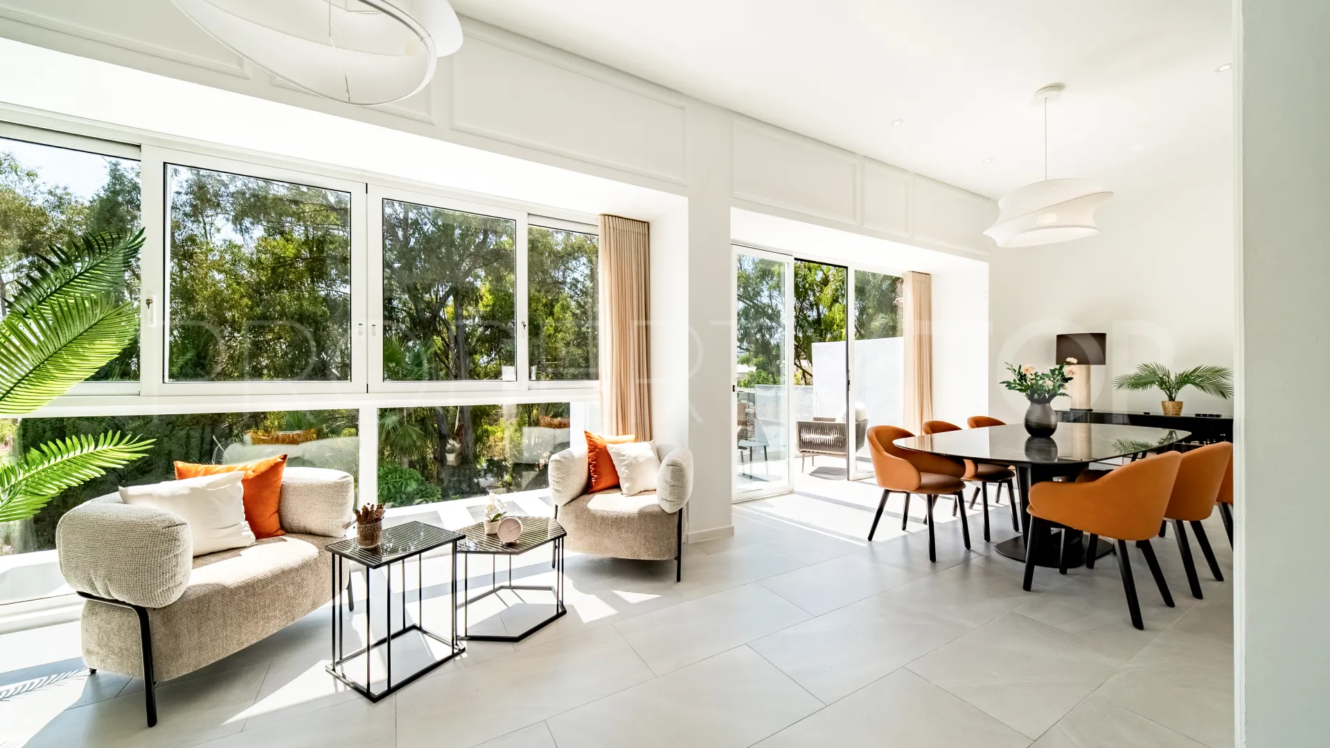 Villa for sale in Nueva Andalucia with 4 bedrooms