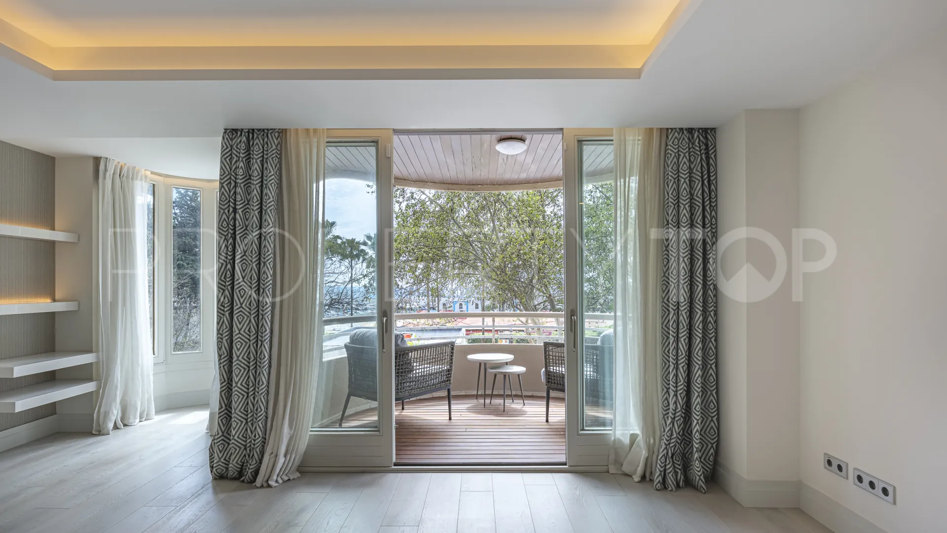 For sale 2 bedrooms apartment in Playa Bajadilla - Puertos