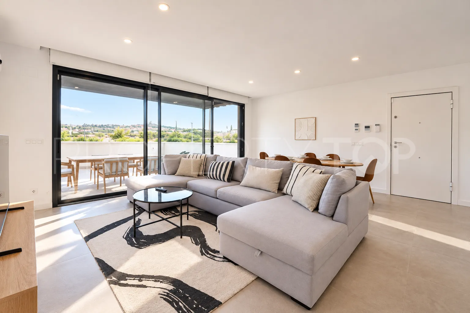 Se vende pareado en Atalaya de 3 dormitorios