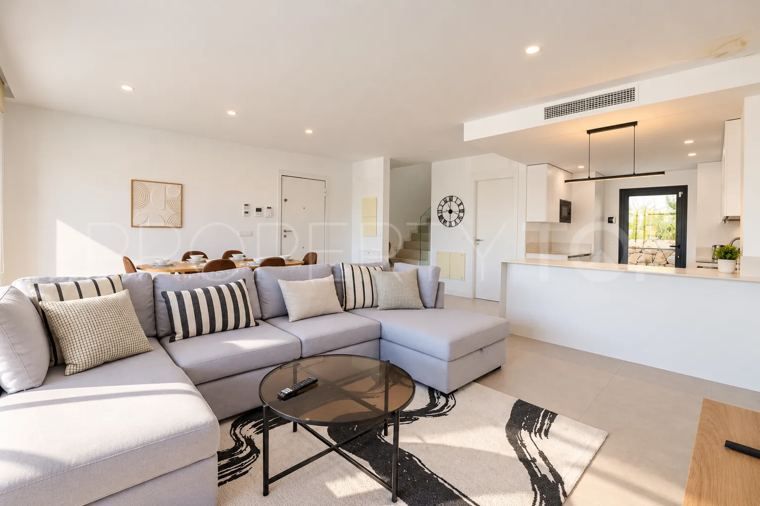Se vende pareado en Atalaya de 3 dormitorios
