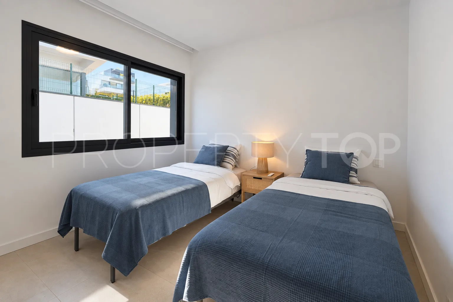 Se vende pareado en Atalaya de 3 dormitorios