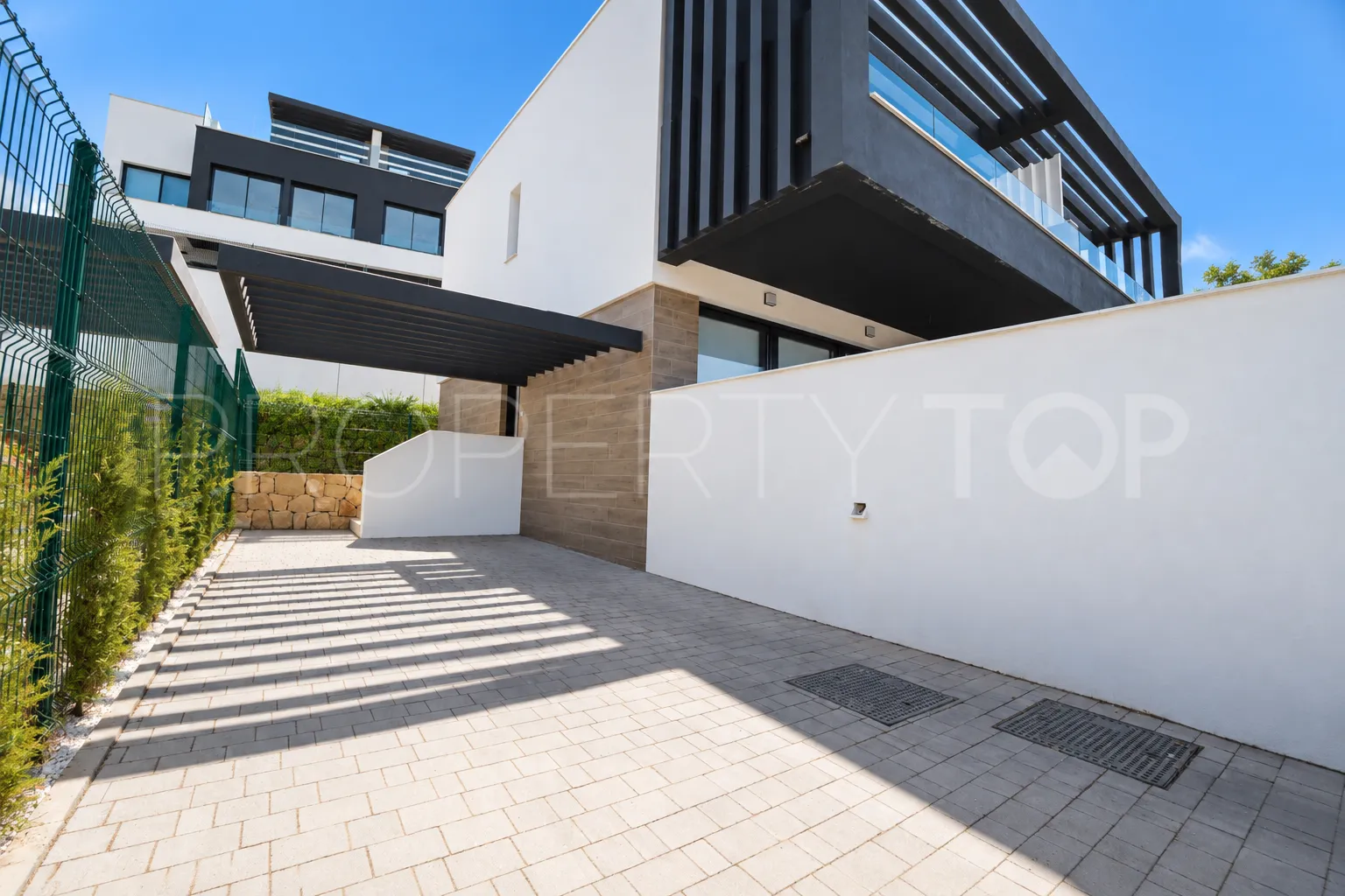 Se vende pareado en Atalaya de 3 dormitorios