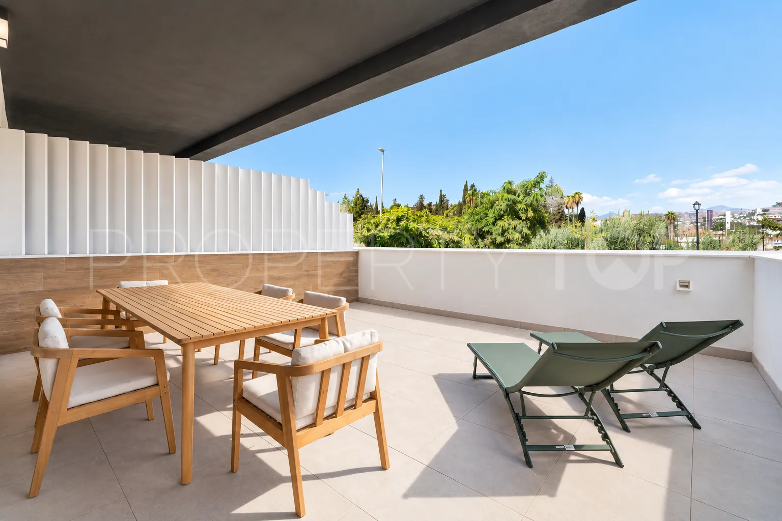 Se vende pareado en Atalaya de 3 dormitorios