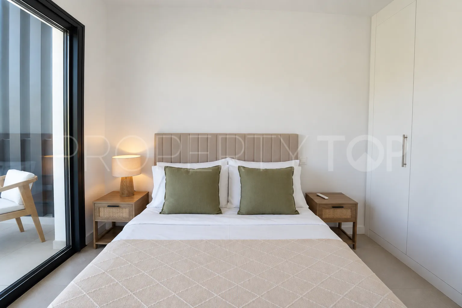 Se vende pareado en Atalaya de 3 dormitorios