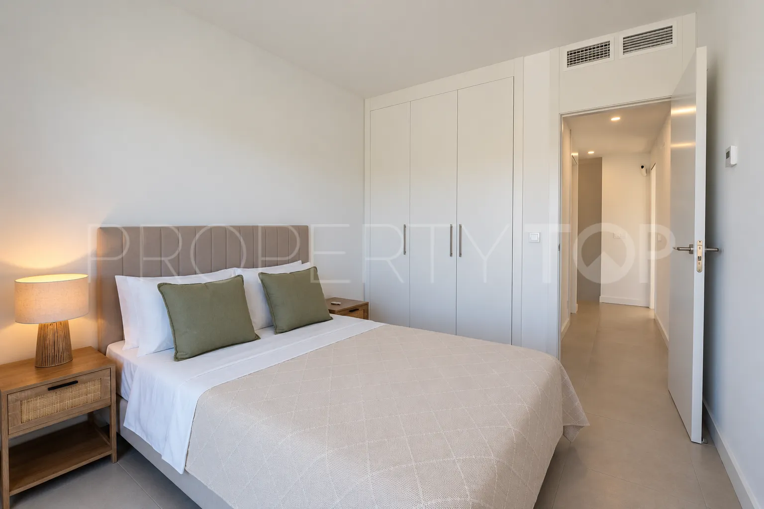 Se vende pareado en Atalaya de 3 dormitorios