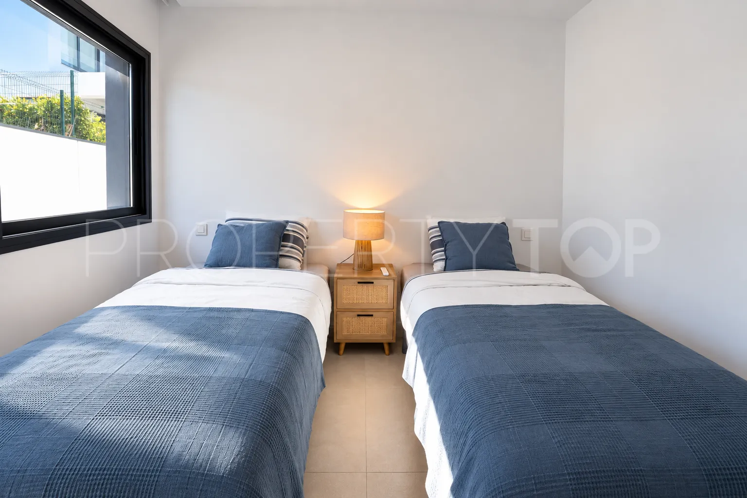 Se vende pareado en Atalaya de 3 dormitorios