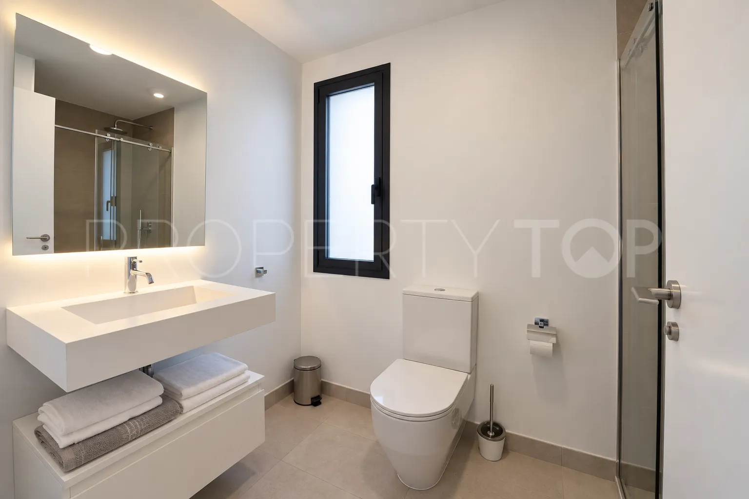 Se vende pareado en Atalaya de 3 dormitorios