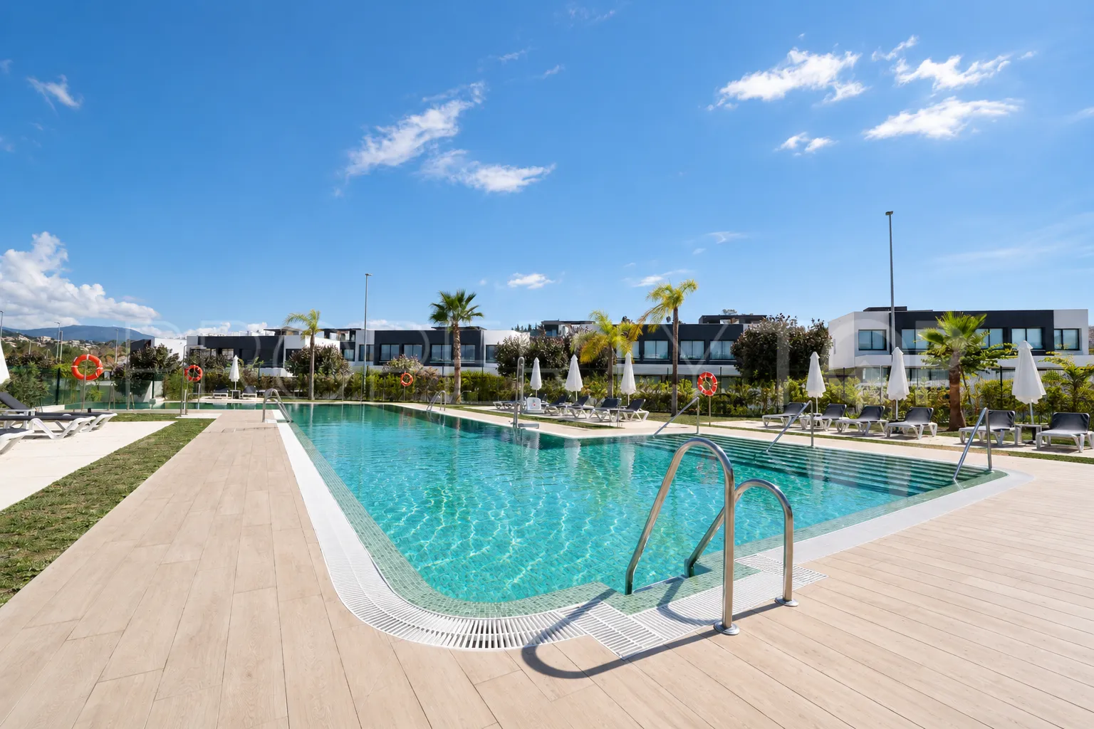 Se vende pareado en Atalaya de 3 dormitorios