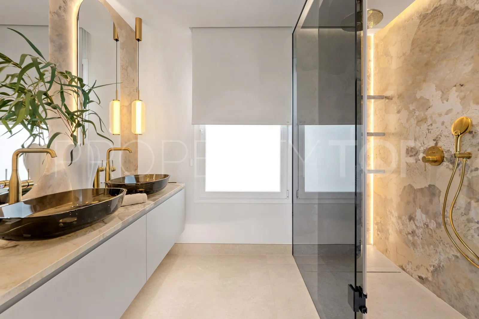 Apartamento planta baja en venta en Estepona