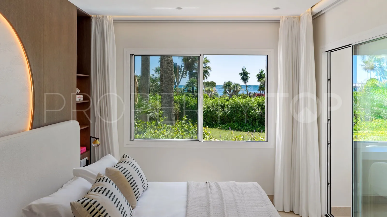 Apartamento planta baja en venta en Estepona